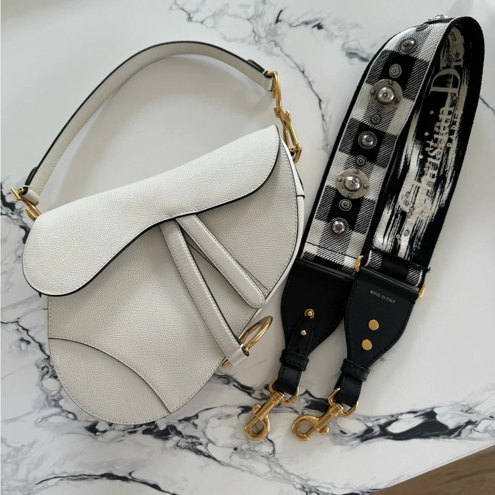 Dior saddle EUC comes with strap